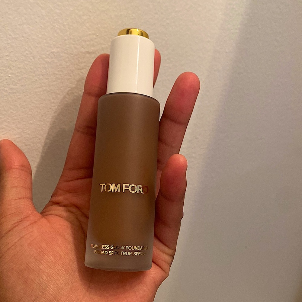 Tom ford- Flawless Glow Foundation (Broad Spectrum SPF 30)